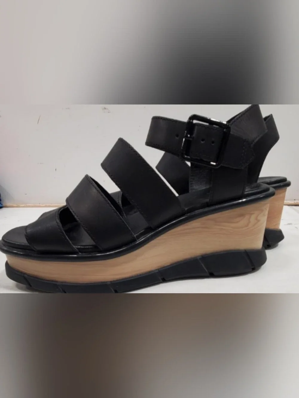 Sorel Women's Joanie™ III Ankle Strap Wedge Sandals Size 9 Used Exc
